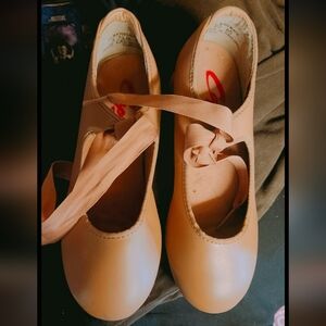Capezio Kids Dress Shoes in Tan